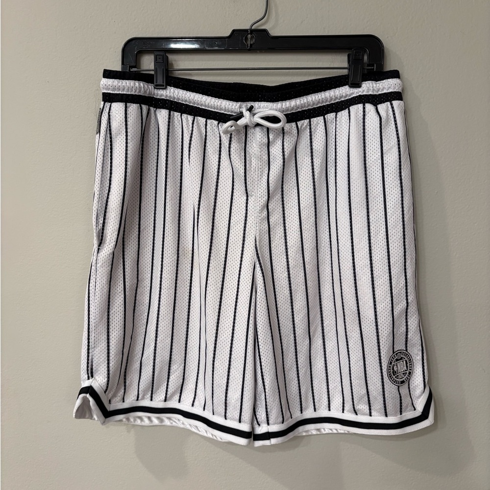 NBA Ultra Game Gambino OG Short Mesh Pinstripe White/Black in Size Large.